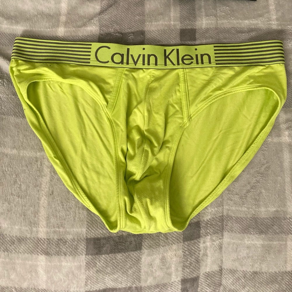 Men’s Calvin Klein briefs size Large